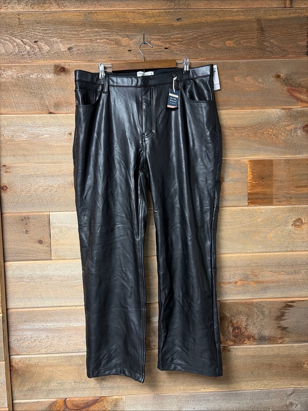 Abercrombie & Fitch The 90s Relaxed High Rise Black Faux Vegan Leather NWT 34